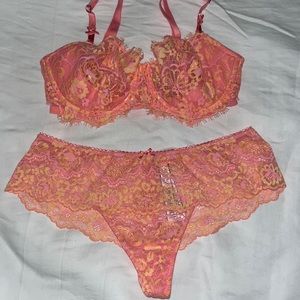 Victoria’s Secret Dream Angels Wicked Unlined Balconette Bra & Thong Panty Set